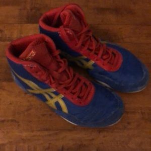 ASICS little kid size 2 wrestling shoe